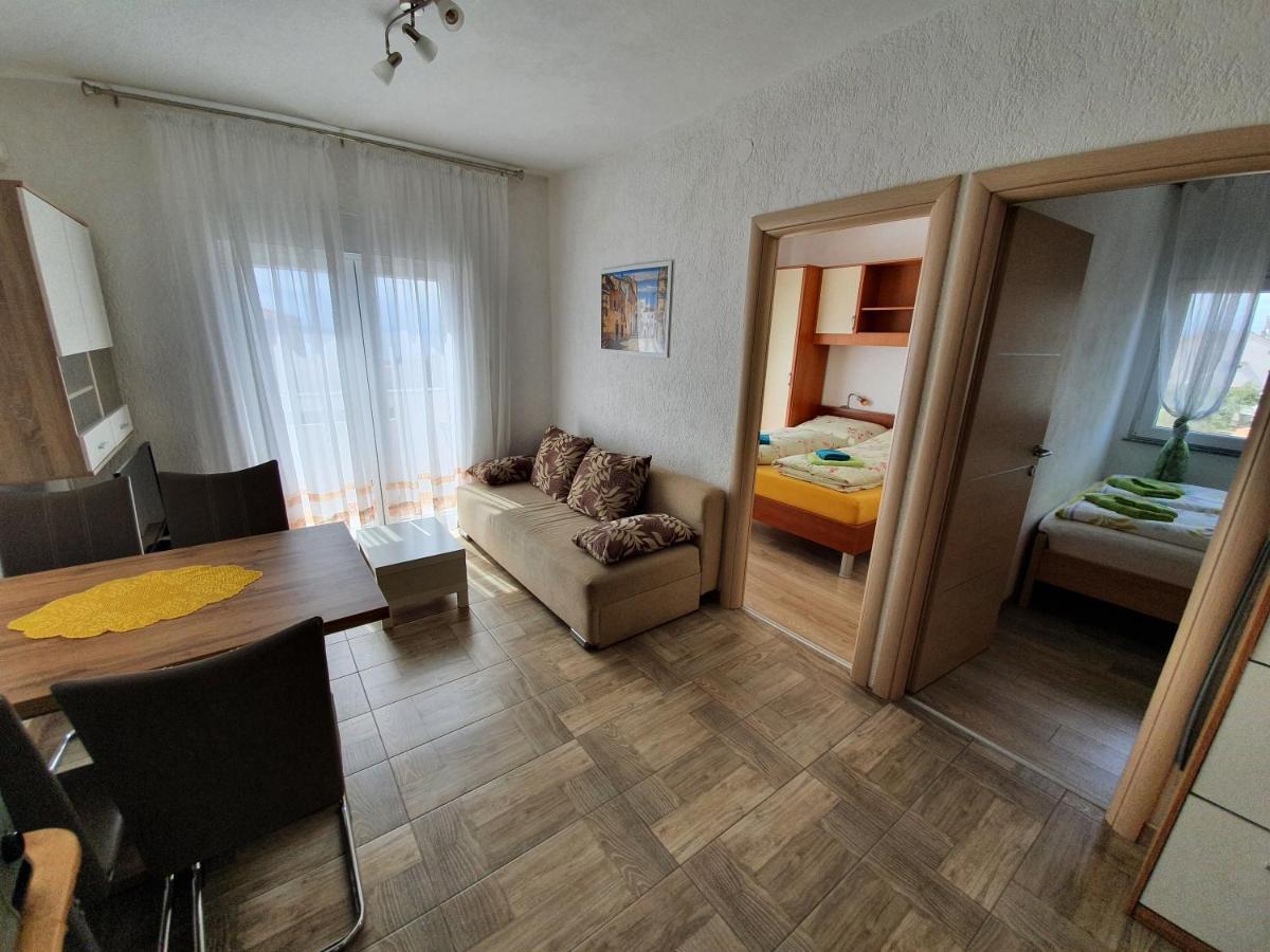 Apartmani Bozic-Tokic Krk Town Buitenkant foto