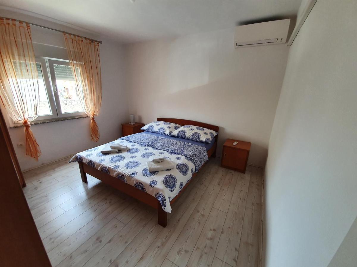 Apartmani Bozic-Tokic Krk Town Buitenkant foto