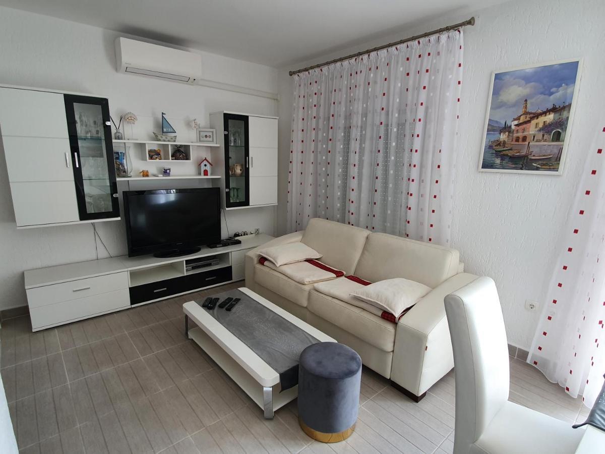 Apartmani Bozic-Tokic Krk Town Buitenkant foto