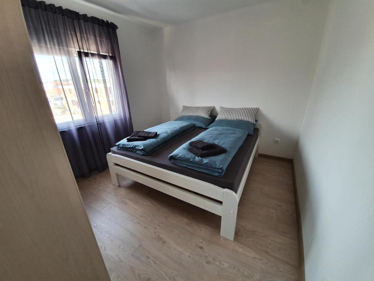 Apartmani Bozic-Tokic Krk Town Buitenkant foto